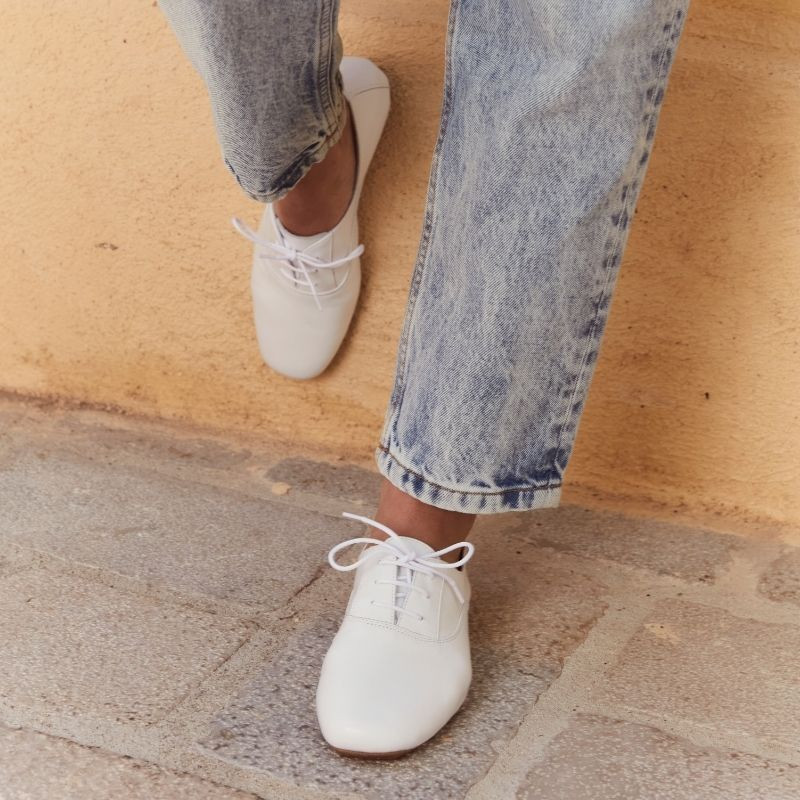 Deck leather flat woman with laces tone on tone