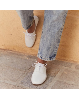 Deck leather flat woman with laces tone on tone