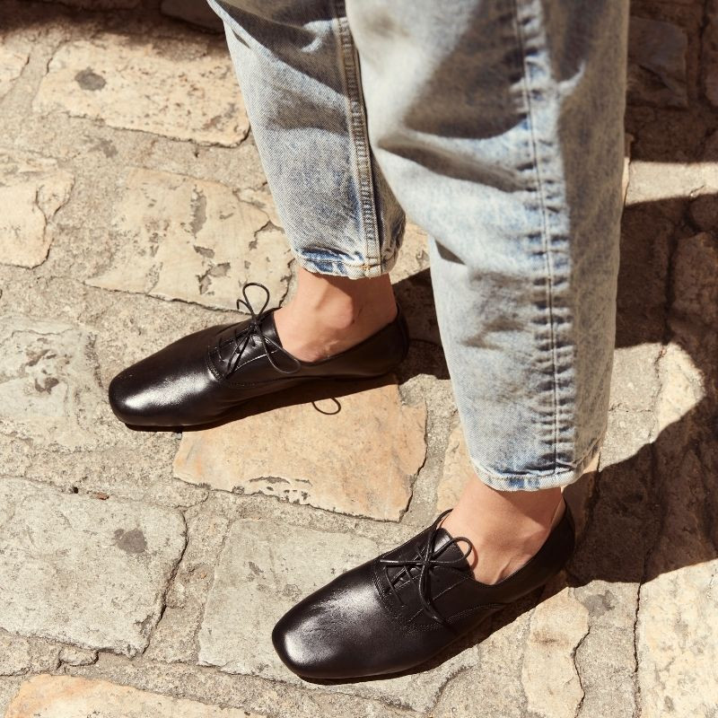 Deck leather flat woman with laces tone on tone