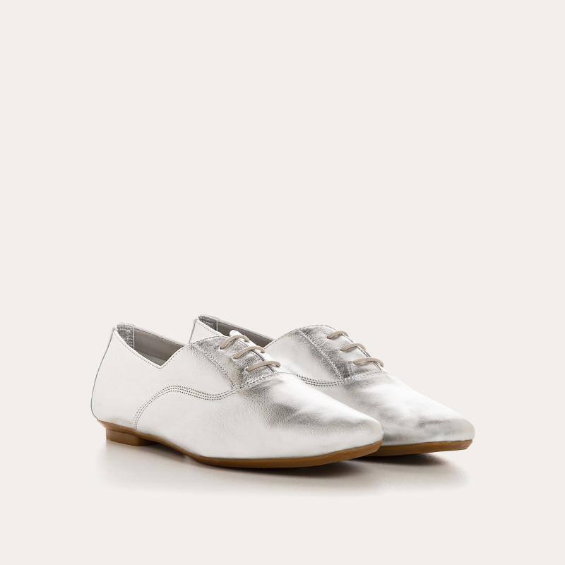 Metallic leather flat derbies with laces tone on tone