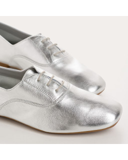 Metallic leather flat derbies with laces tone on tone