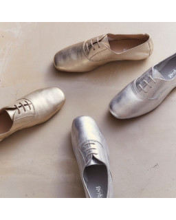 Metallic leather flat derbies with laces tone on tone