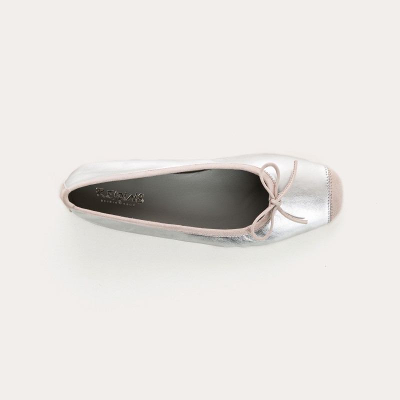 Flat ballerinas with metallic leather knot