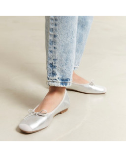Flat ballerinas with metallic leather knot