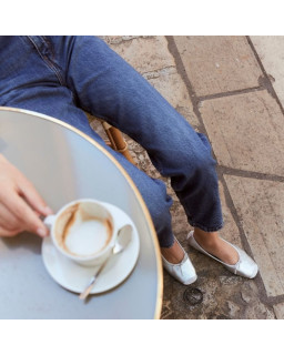 Flat ballerinas with metallic leather knot