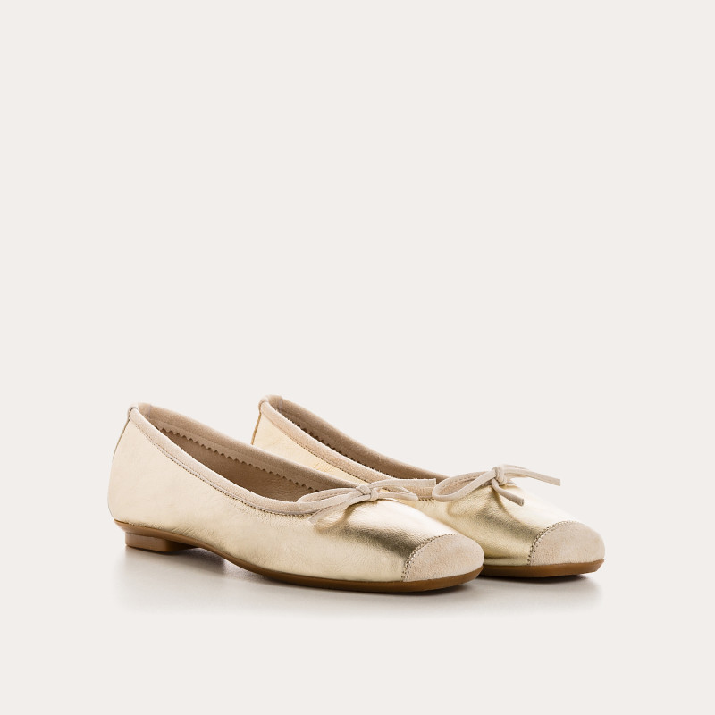 Flat ballerinas with metallic leather knot