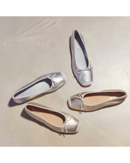 Flat ballerinas with metallic leather knot