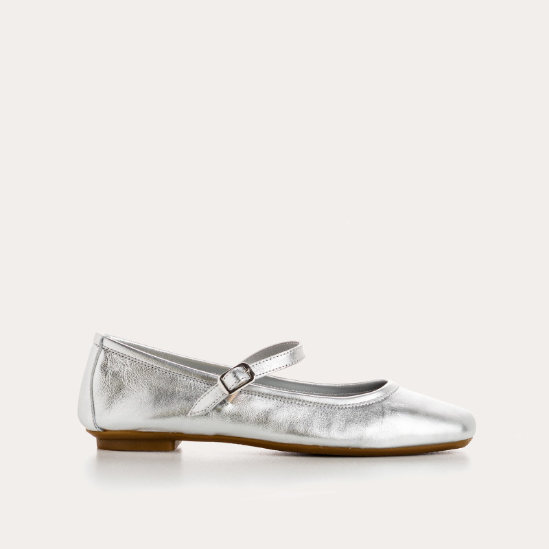 Mary Janes made of metallic leather with bridles and golden loops or silver