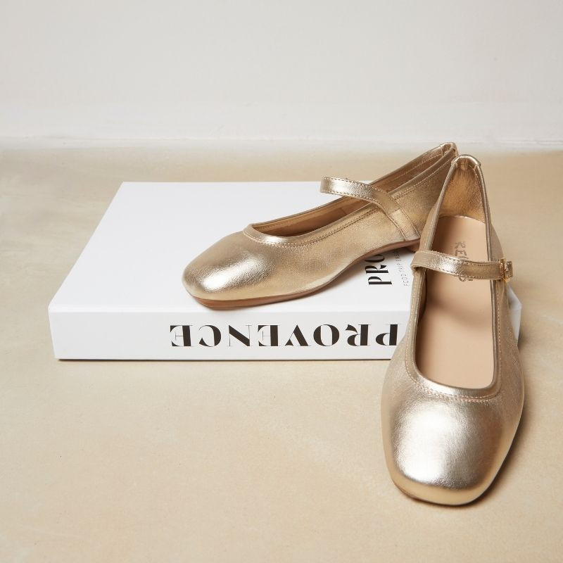 Mary Janes made of metallic leather with bridles and golden loops or silver