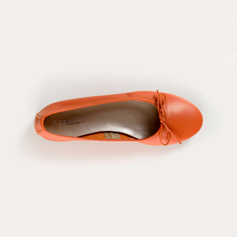 Flat bowl flat ballerinas with rounded butt