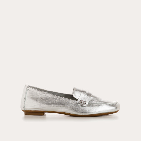 College moccasins in platinum metal leather with square butt