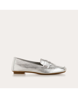 College moccasins in platinum metal leather with square butt