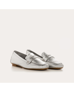 College moccasins in platinum metal leather with square butt
