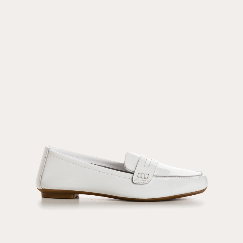 Hema CC women's textured patent leather loafers | Reqins