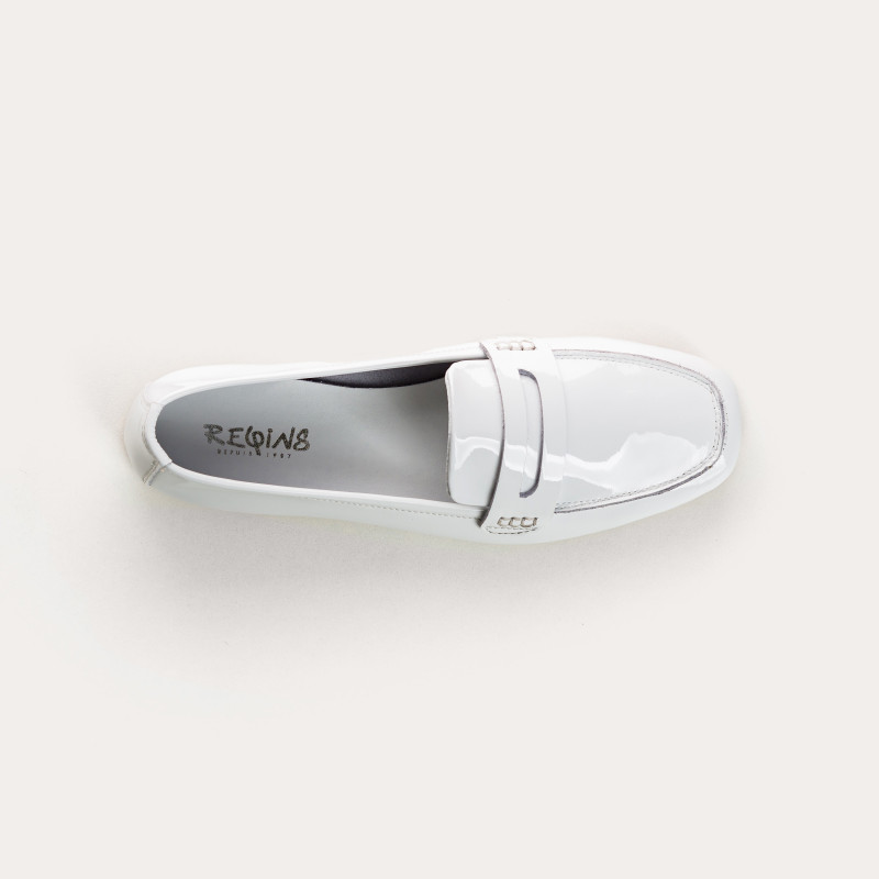 Hema CC women's textured patent leather loafers | Reqins