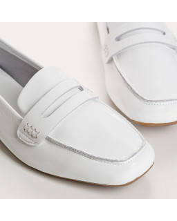 Hema CC women's textured patent leather loafers | Reqins