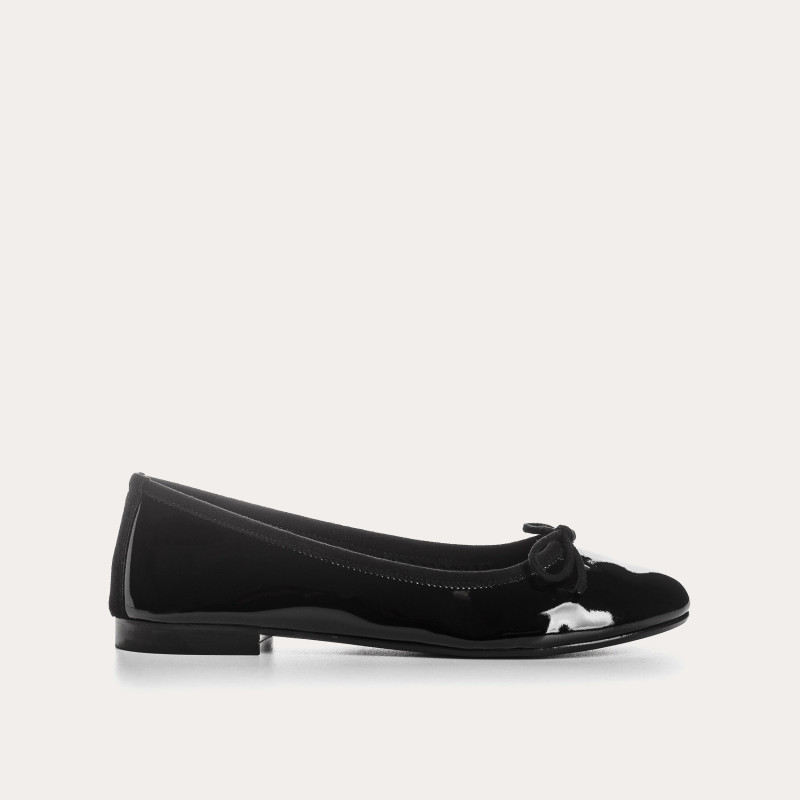Ballerinas rounded in patent leather