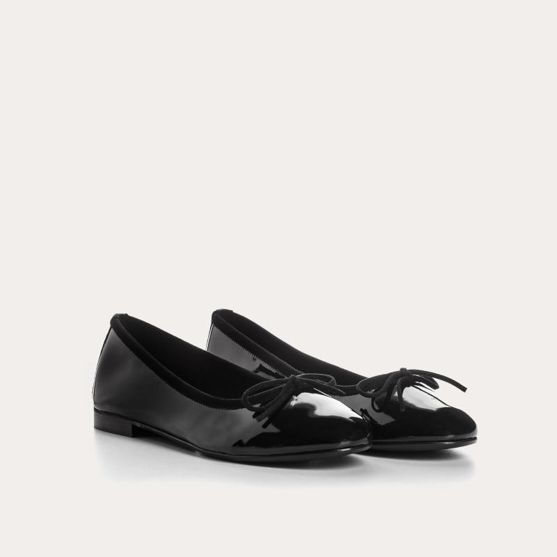 Ballerinas rounded in patent leather