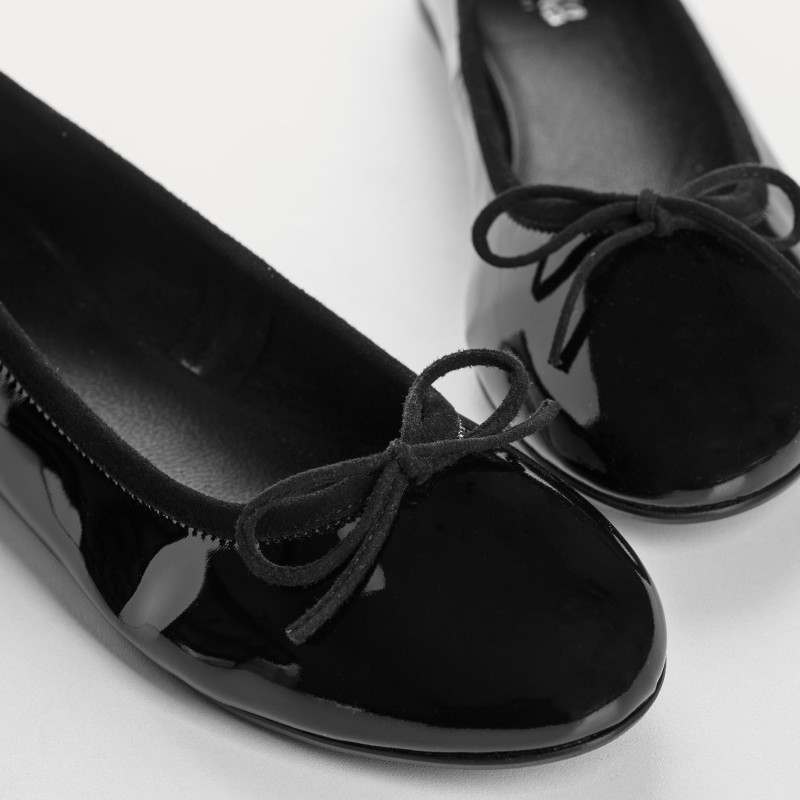 Ballerinas rounded in patent leather