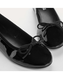 Ballerinas rounded in patent leather