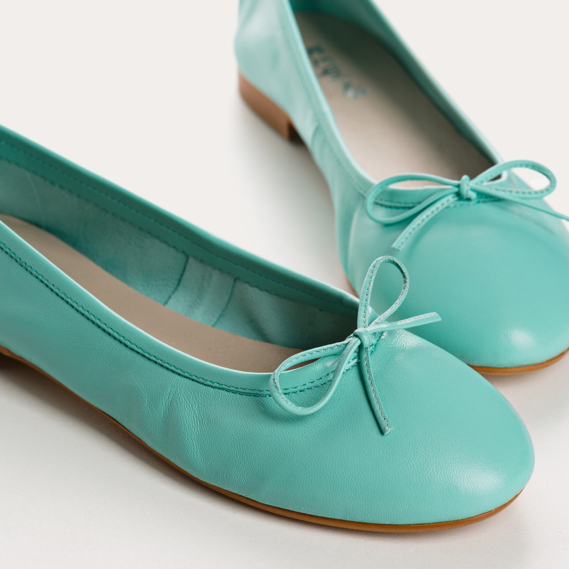 Flat bowl flat ballerinas with rounded butt