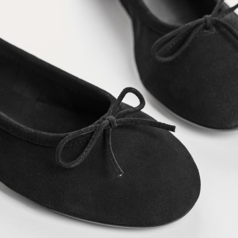 Flat ballerinas with suede knot with rounded butt