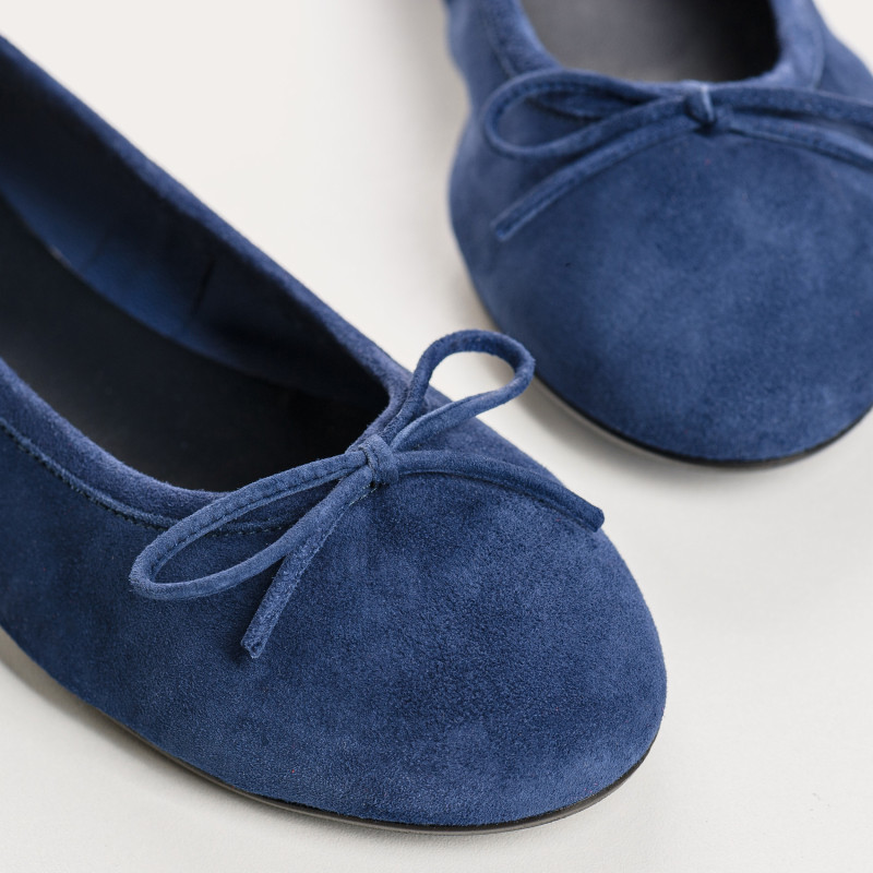 Flat ballerinas with suede knot with rounded butt