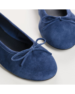 Flat ballerinas with suede knot with rounded butt