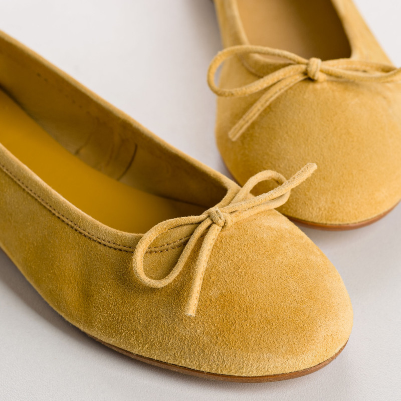 Flat ballerinas with suede knot with rounded butt
