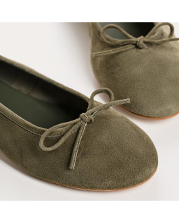 Flat ballerinas with suede knot with rounded butt