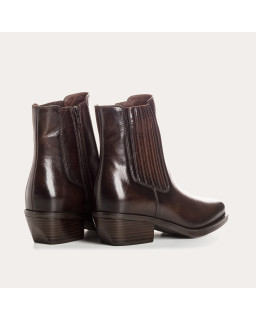 Boots marron style santiags en cuir avec zip intérieur