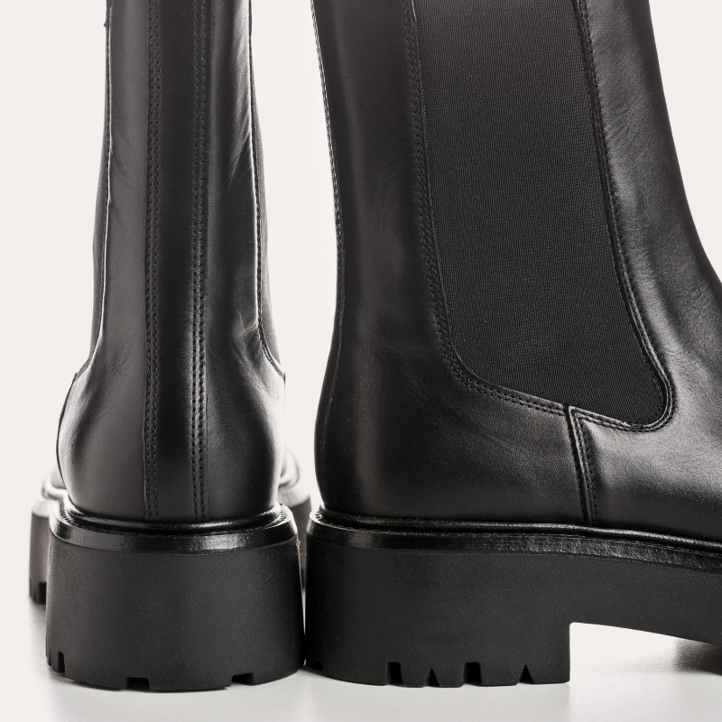 Black boots black leather with elastic