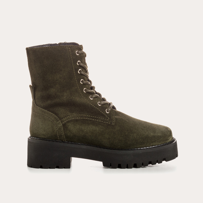 Velvet leather laces boots with interior zip and rubber sole