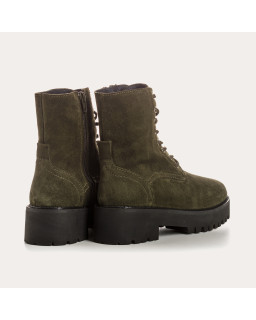 Velvet leather laces boots with interior zip and rubber sole