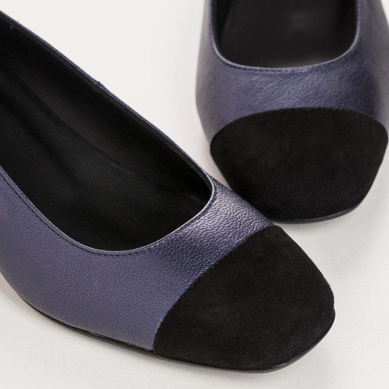 Ballerinas with two-tone metallic leather
