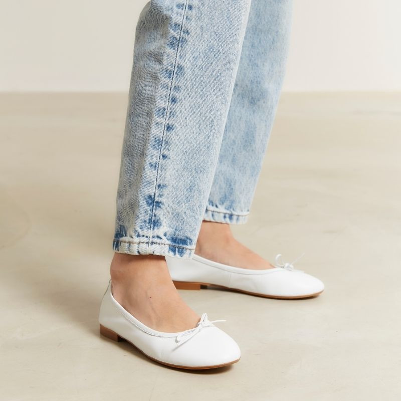 Flat bowl flat ballerinas with rounded butt