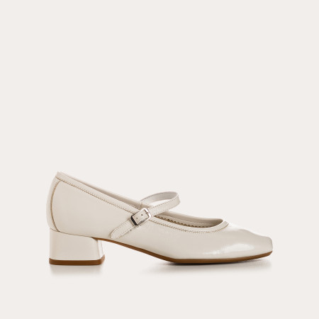 Mary Janes with mid-high heels varnished with golden or silver buckle