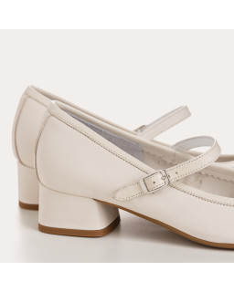 Babies à talons en cuir lisse avec boucle dorée