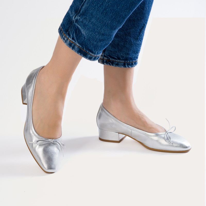 Ballerinas with leather heels