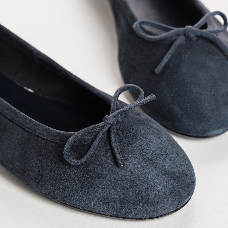 Flat ballerinas with suede knot with rounded butt