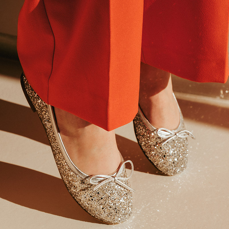 Flat ballerinas with steeped fabric knot with rounded butt