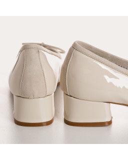 Ballerines à talons en cuir vernis avec renfort en velours et nœud