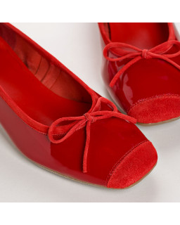 Ballerinas with polished leather with velvet reinforcement and node