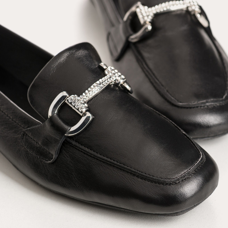 Black leather moccasins with silver jaws | Reqins