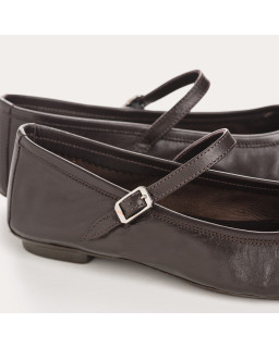 MARY JANES Honor in leather with elegant flanges