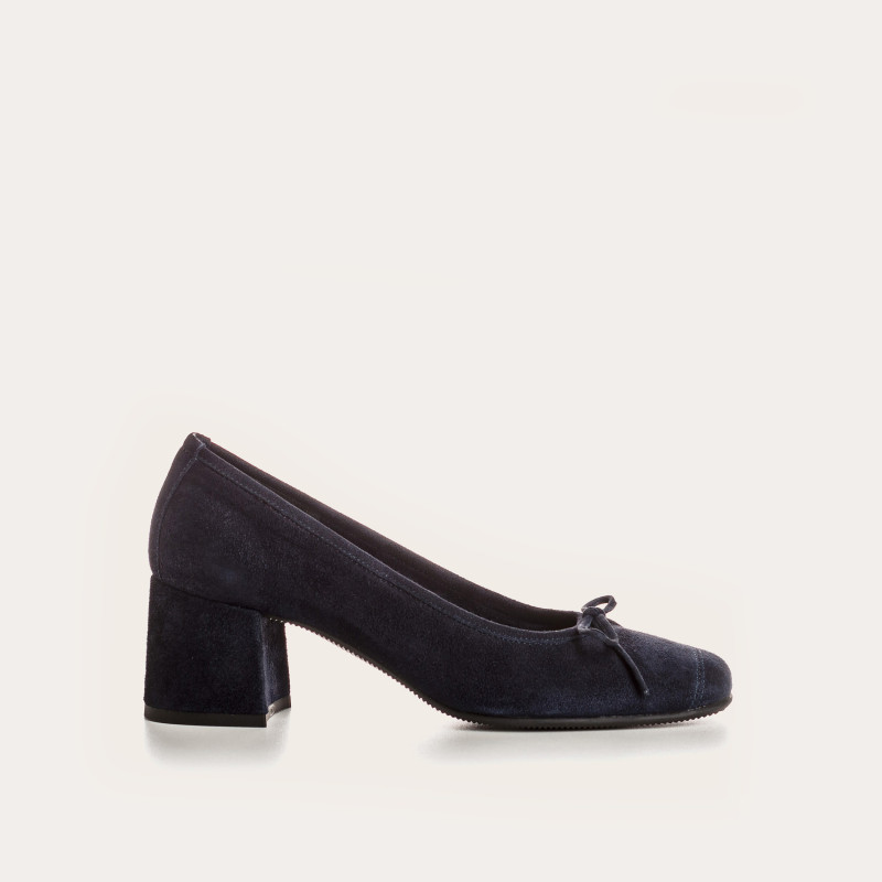 Suede square heel pumps with knot