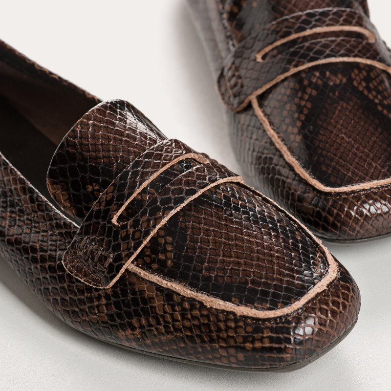Moccasins Python Brown Woman | Elegance and character reqins