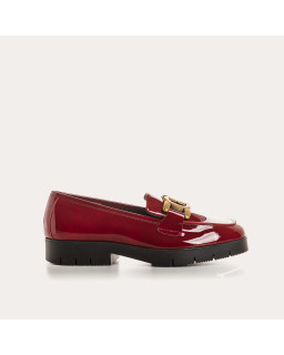 Mocassins vernis rouges à bijou doré | Élégance signée Reqins