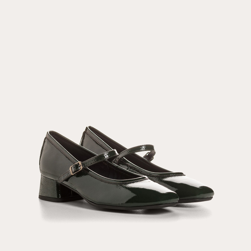 Mary Janes with mid-high heels varnished with golden or silver buckle