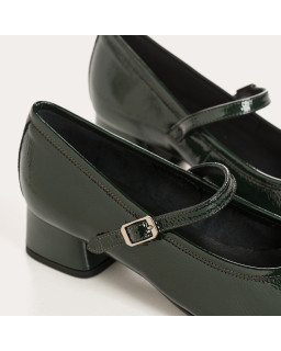 Mary Janes with mid-high heels varnished with golden or silver buckle